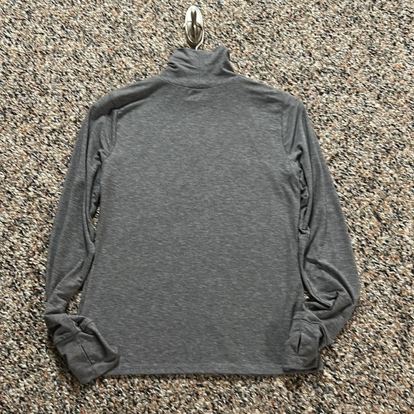 GapFit Grey Breathe Turtleneck T-Shirt - Size S - Picture 6 of 9
